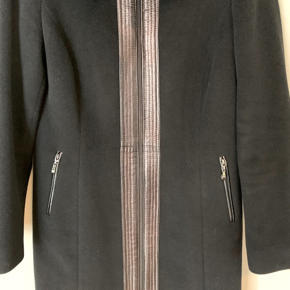 Raffinati long black wool coat with leather trim - Picture 6 of 15